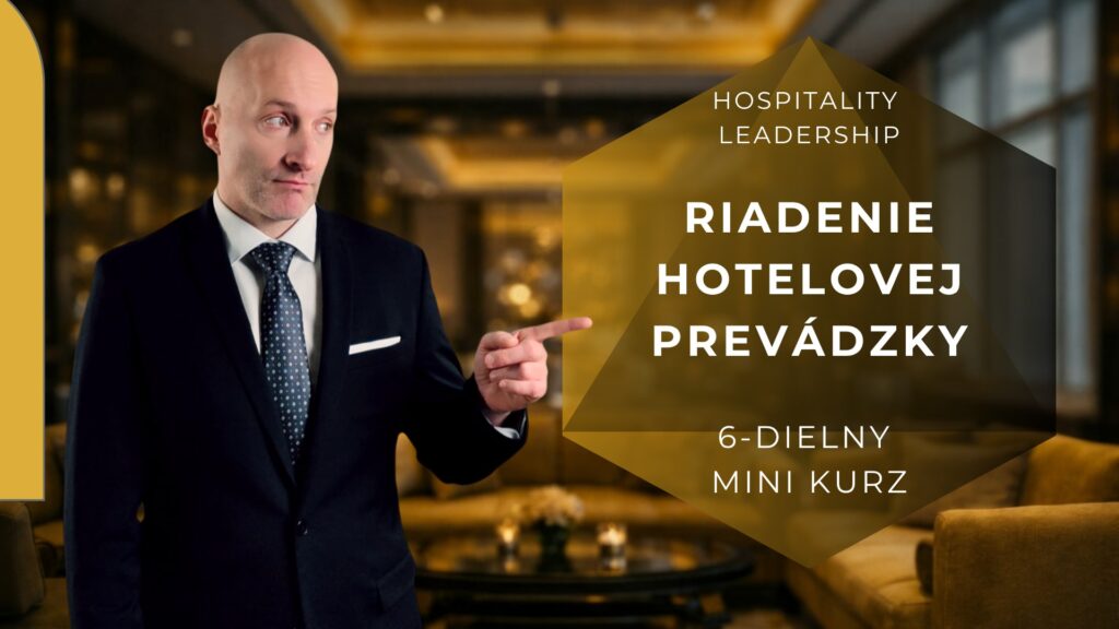 Thumbnail pre online kurz riadenie hotelovej prevádzky kde školiteľ ukazuje prstom na názov kurzu.